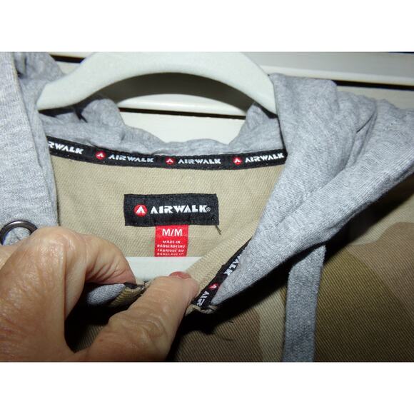 Vintage Airwalk Button front camo jacket w hood size M Excellent - Picture 3 of 4